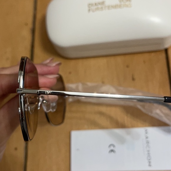 Diane Von Furstenberg sunglasses - Picture 3 of 5